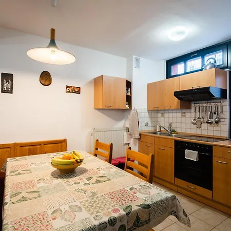 Maj, - Center Apartamento
