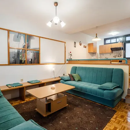 Maj, - Center קרנייסקה גורה