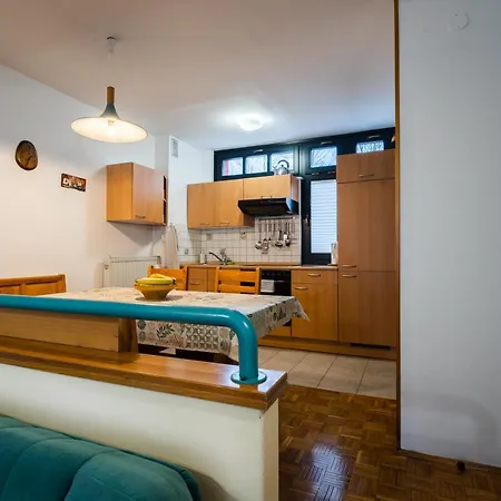 Maj, - Center דירה